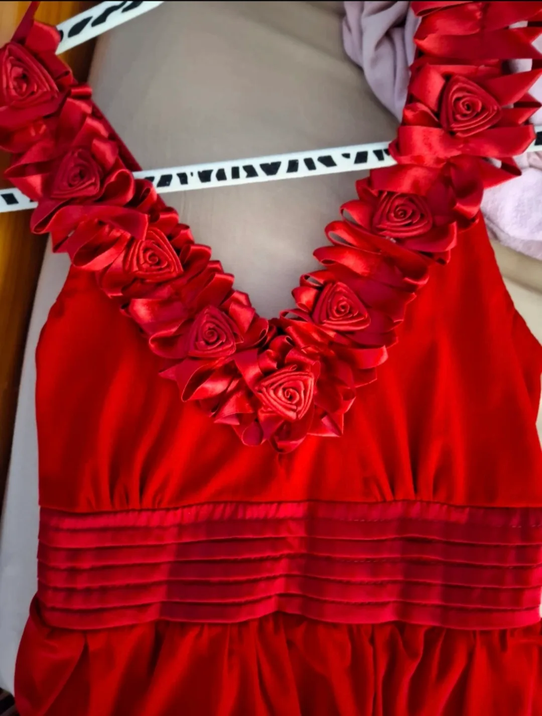 Red dress image indicator(2)