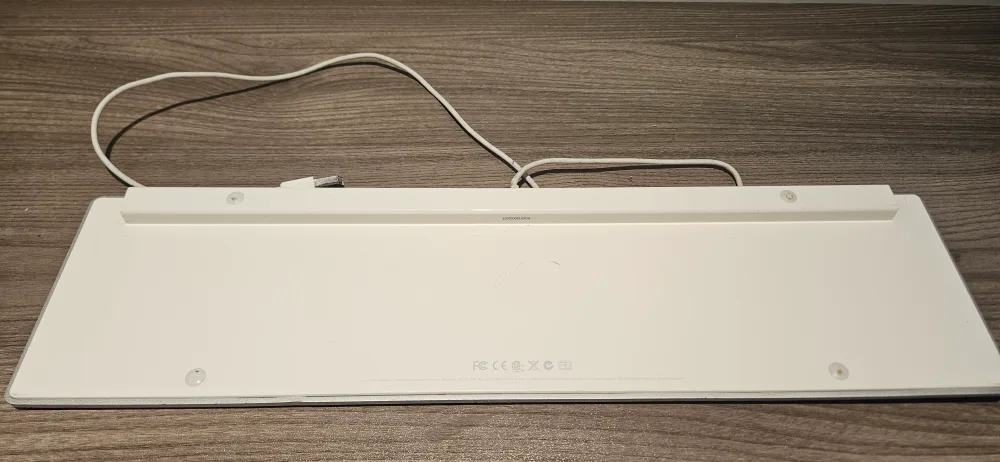 Apple A1243 USB Wired Keyboard with Numeric KeyPad image indicator(2)