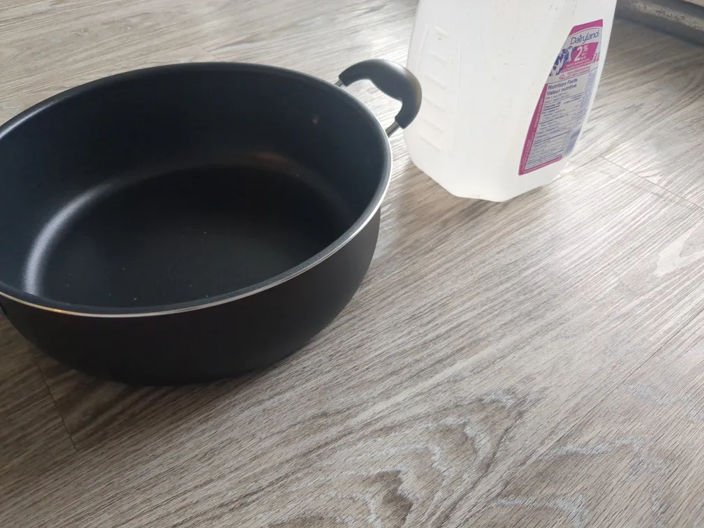 Black Pot with Handle image indicator(2)