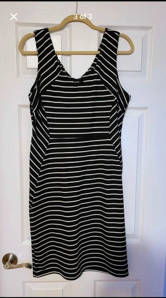 Black & White Dresses - 3- size 10 image indicator(3)