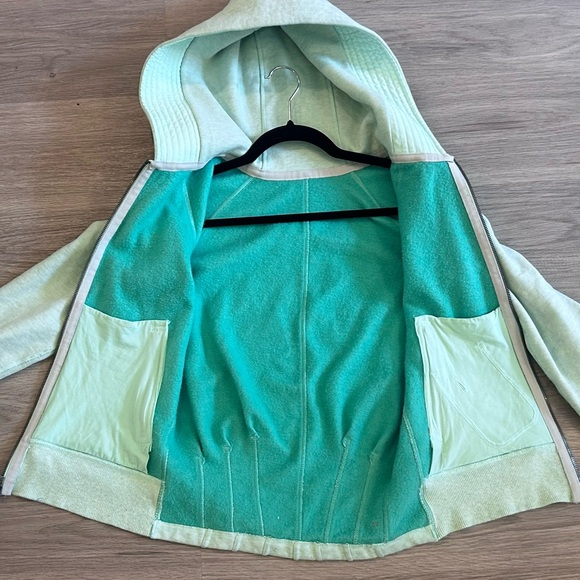 Lululemon light mint Green Zip Up Hoodie size 6 - photo 4