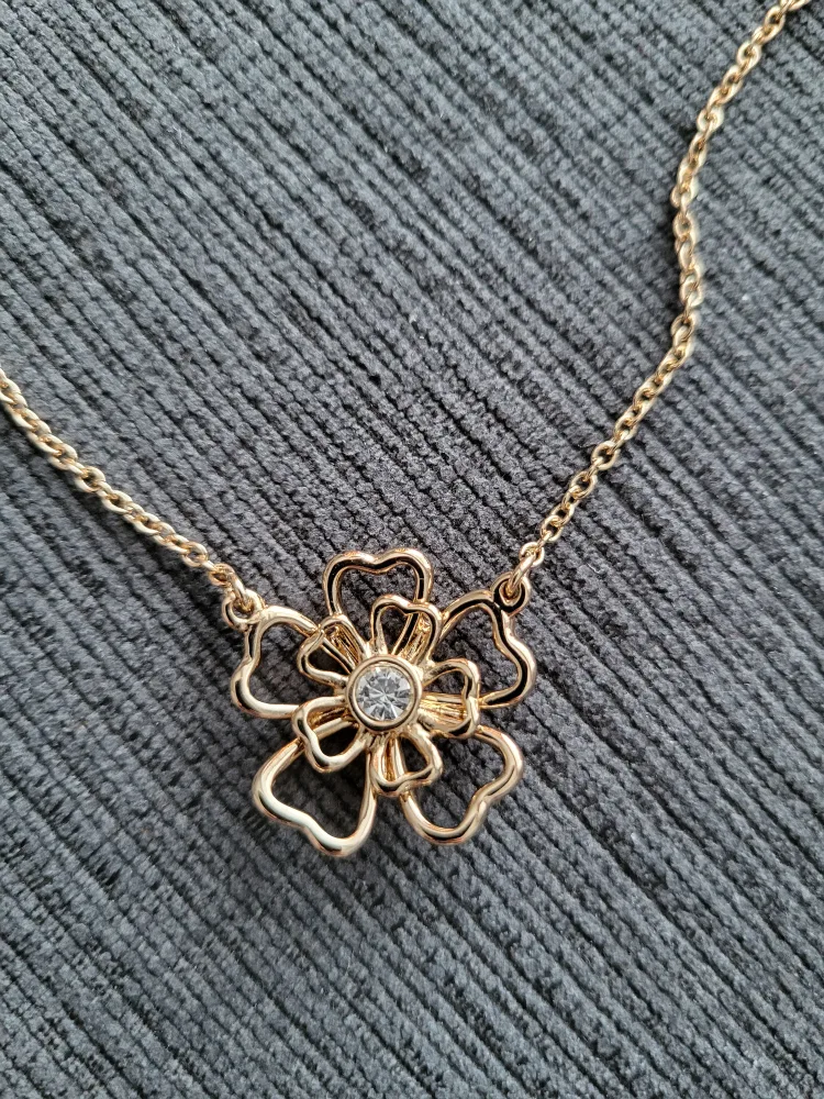 Flower Necklace and Bracelet Set image indicator(2)