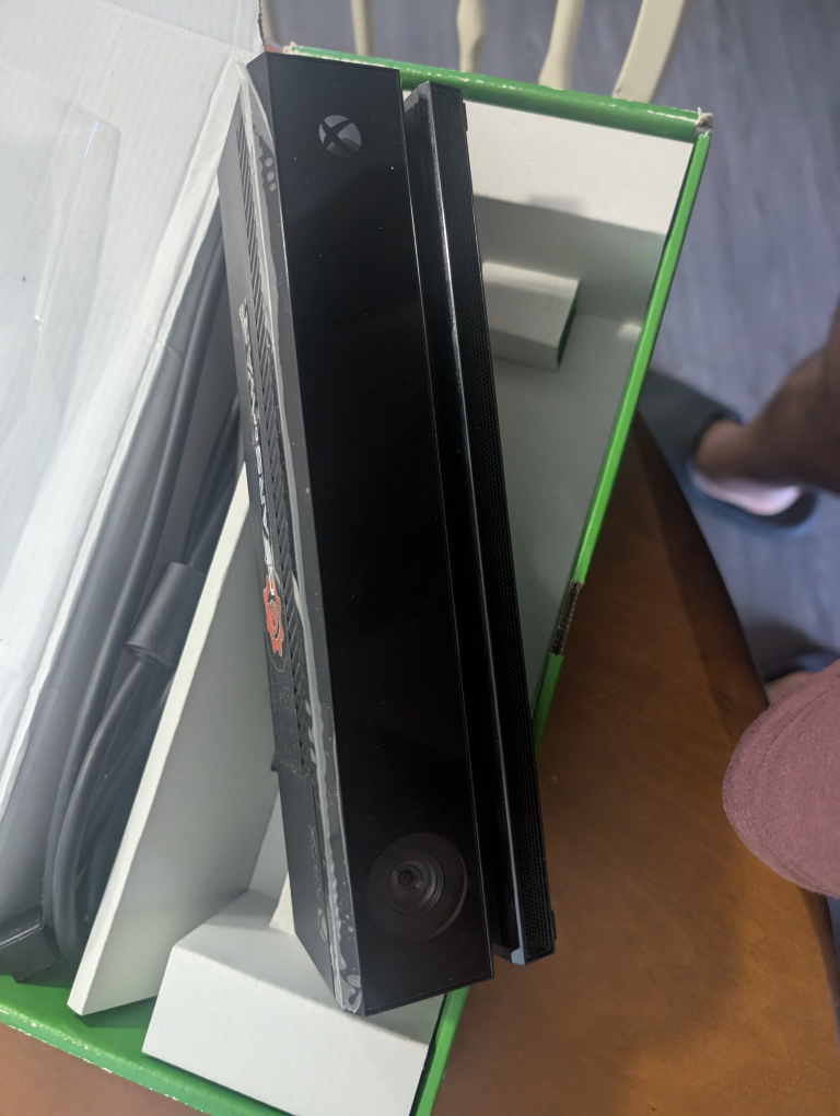 Xbox One Console + Kinect sensor + TV - photo 4