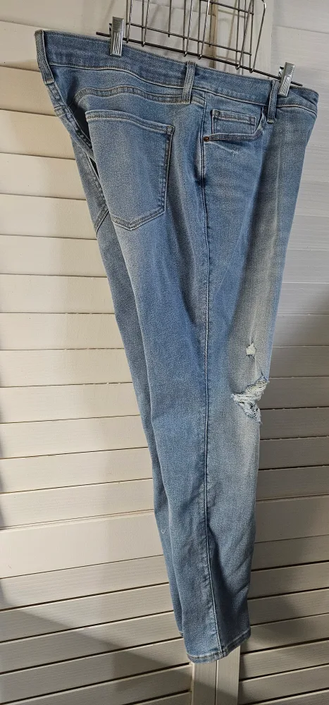 Brand new. Old Navy. stretchy jeans pants #ThriftyPicks image indicator(3)