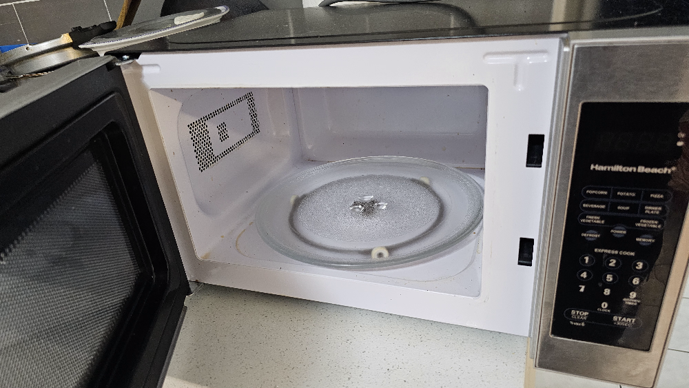 Hamilton Beach Microwave - photo 2