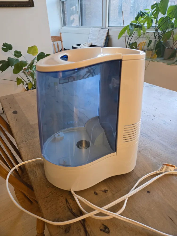 Vicks Cool Mist Humidifier thumbnail