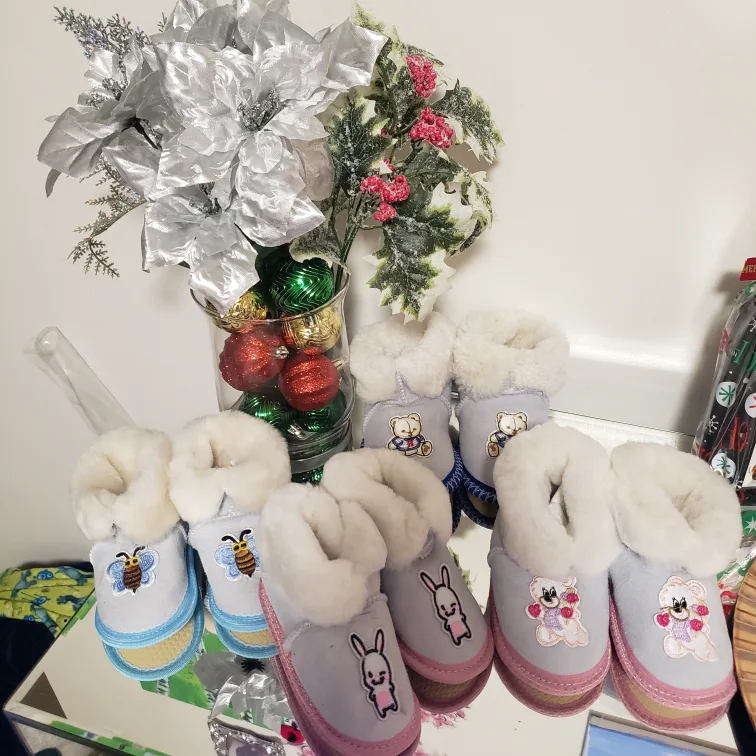 Brand new Indoor Kids Winter Boots with fur inside only $10 image indicator(6)