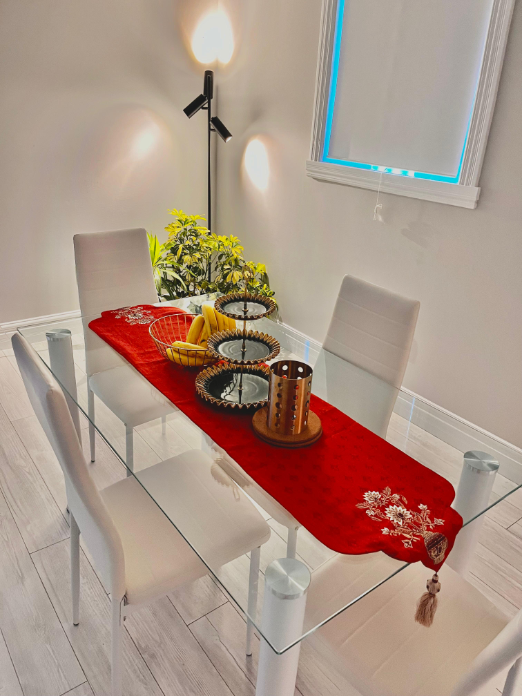 HomeTrend Dining Table Set