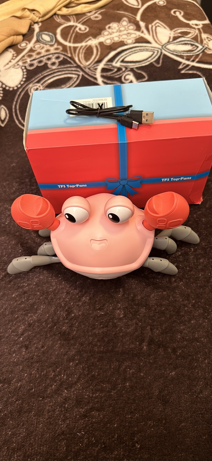 Interactive Toy Crab, with electronic chagrable wire