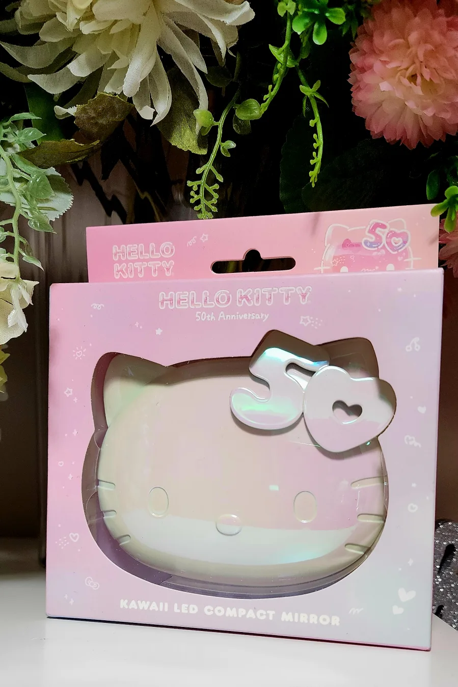 Hello Kitty Compact 🎀 50th Anniversary Edition image indicator(2)