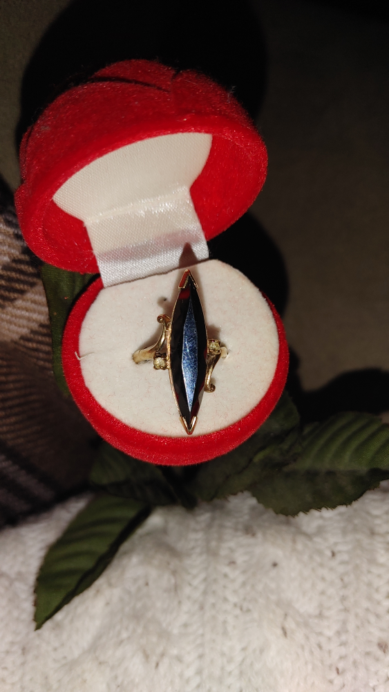 14 kt vintage black alaskan ring