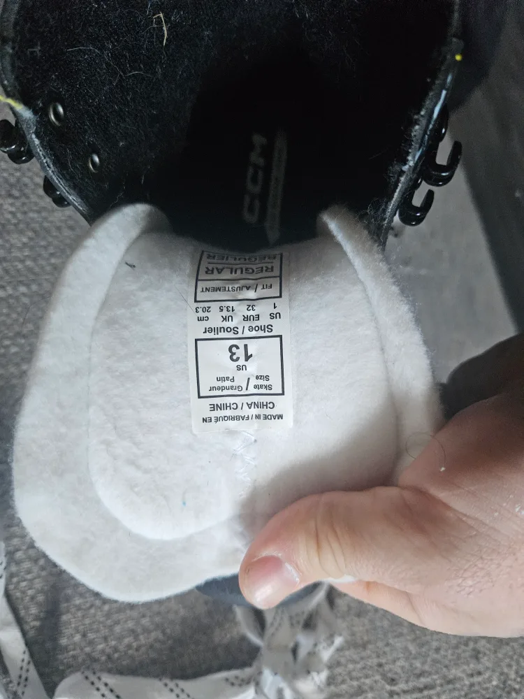 Hockey Skates Size 13 image indicator(2)