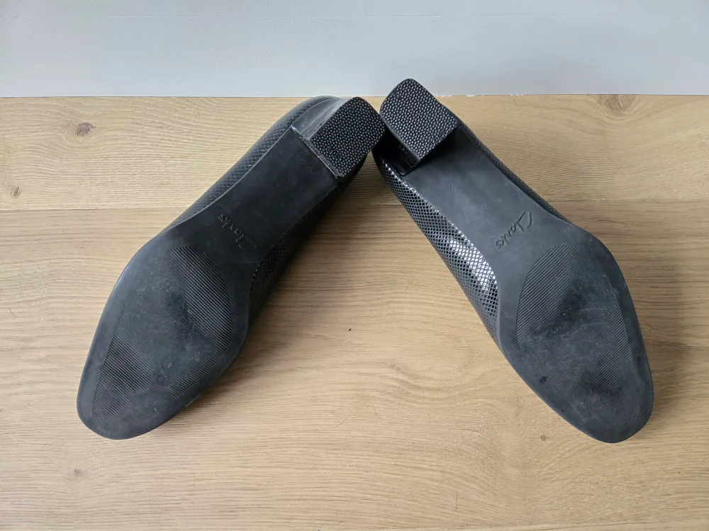 Vintage Black Snakeskin Clarks Heels. size 11. euc image indicator(3)