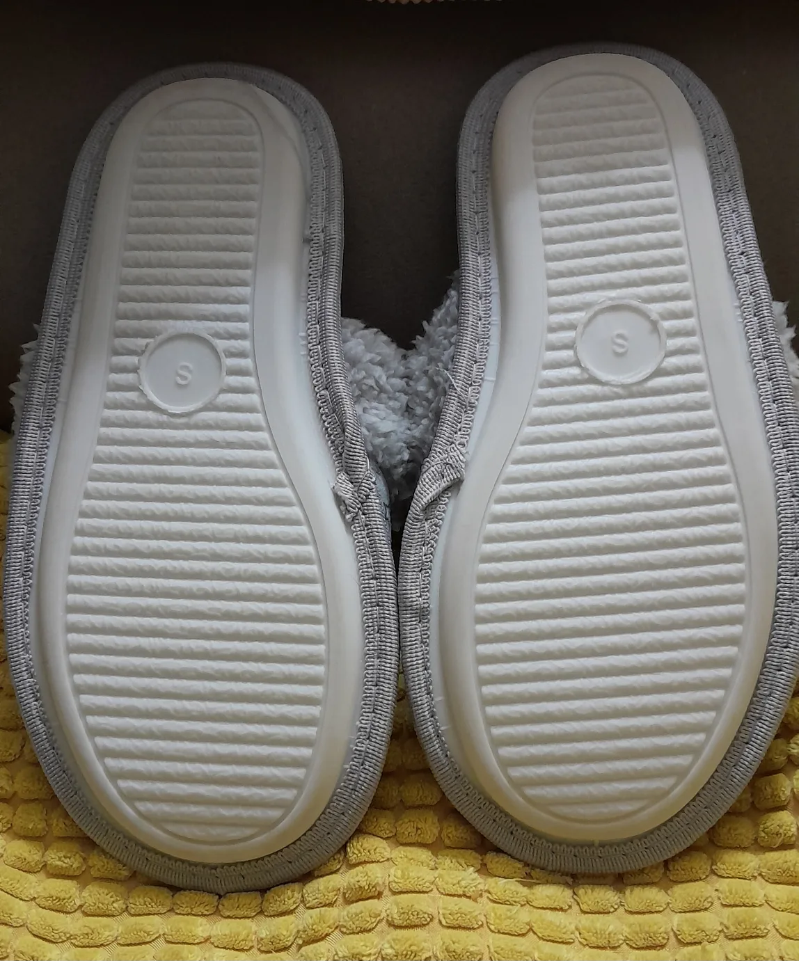 Cozy Fuzzy Slippers . image indicator(4)