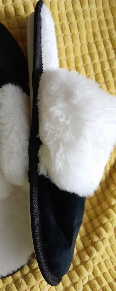 Cozy Fuzzy Slippers . image indicator(7)