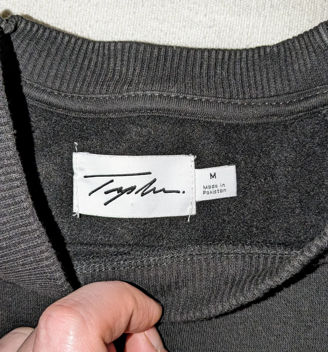 Mens taylor sweater (Size M/L) image indicator(2)