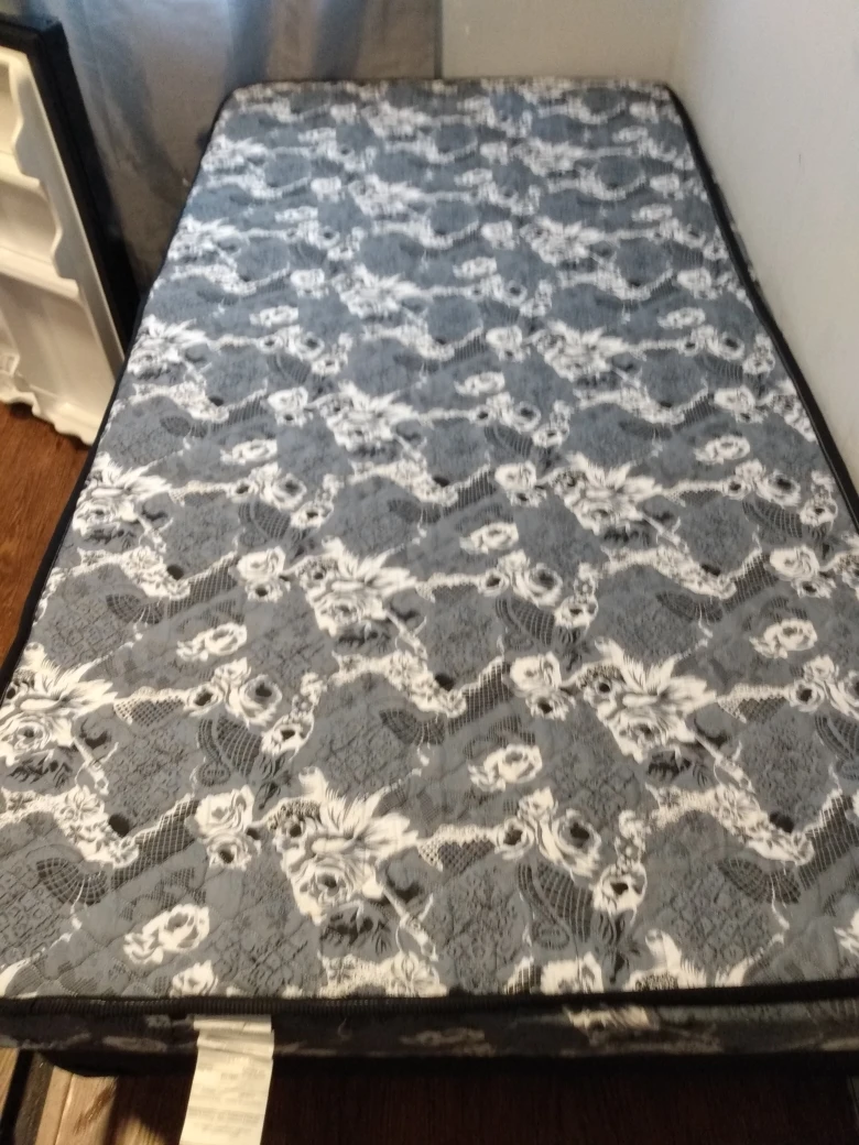 Twin Mattress and box spring Clean home - photo 2