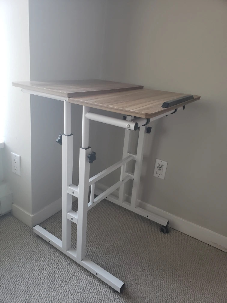 Mobile sit-stand small desk