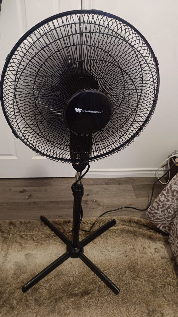 White Westinghouse Stand Fan - photo 2