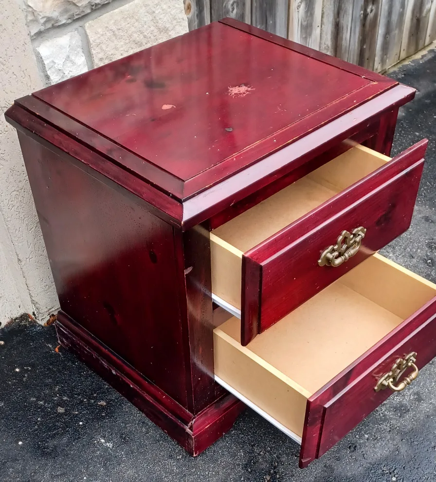 Two-Drawer Nightstand image indicator(3)