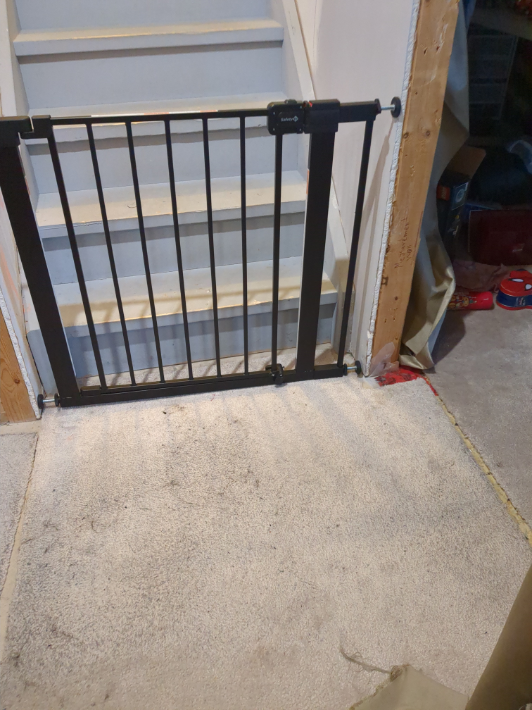 Safety 1st Easy Install Walk-Through Gate 28"H x 29"-35"L