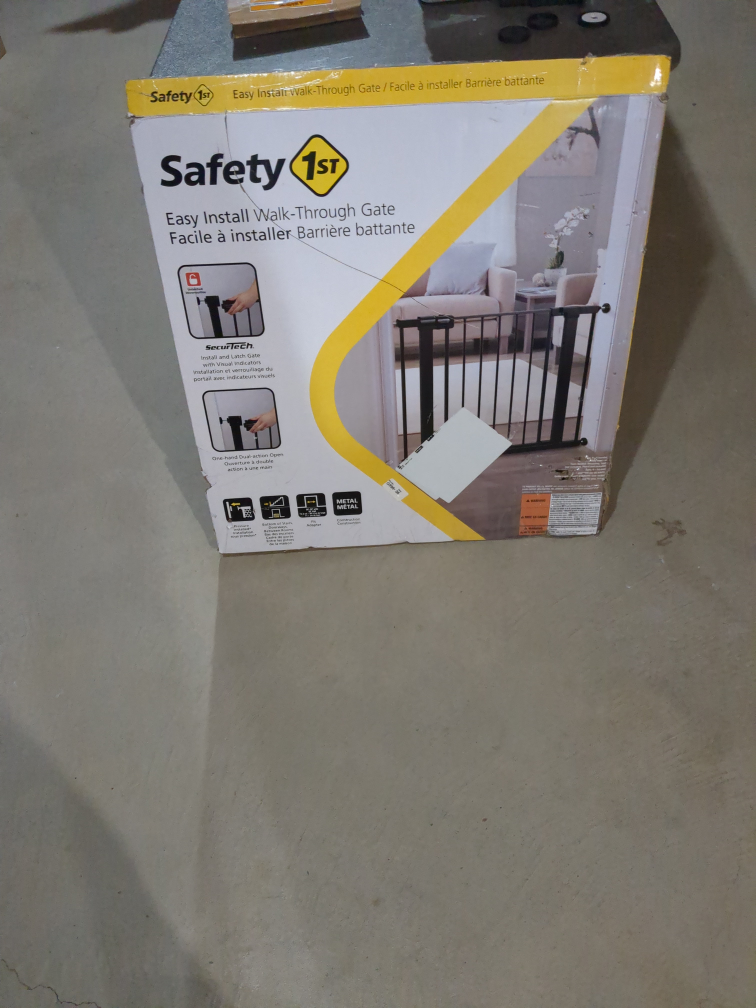Safety 1st Easy Install Walk-Through Gate 28"H x 29"-35"L - photo 2