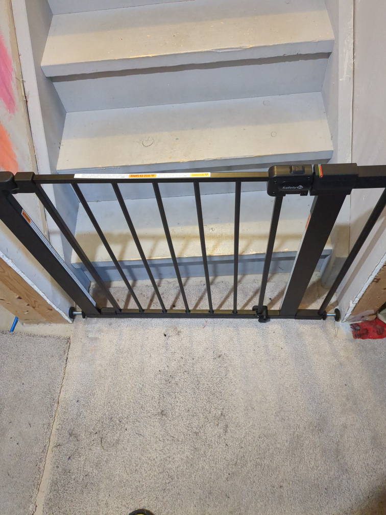 Safety 1st Easy Install Walk-Through Gate 28"H x 29"-35"L - photo 4