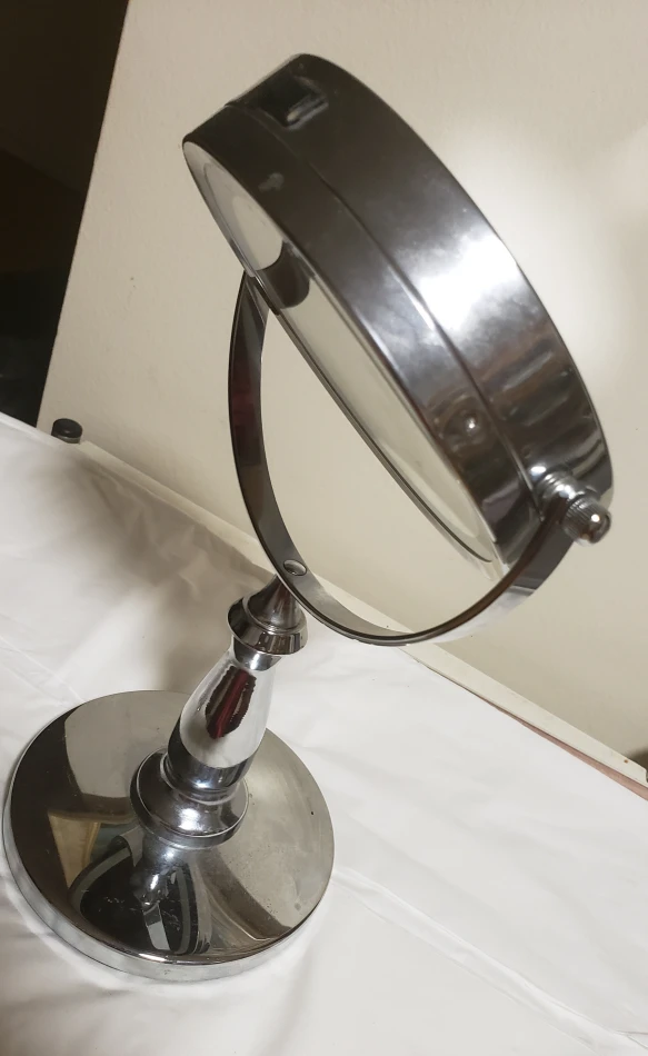 Lighted Vanity Mirror. batteries not included - photo 2