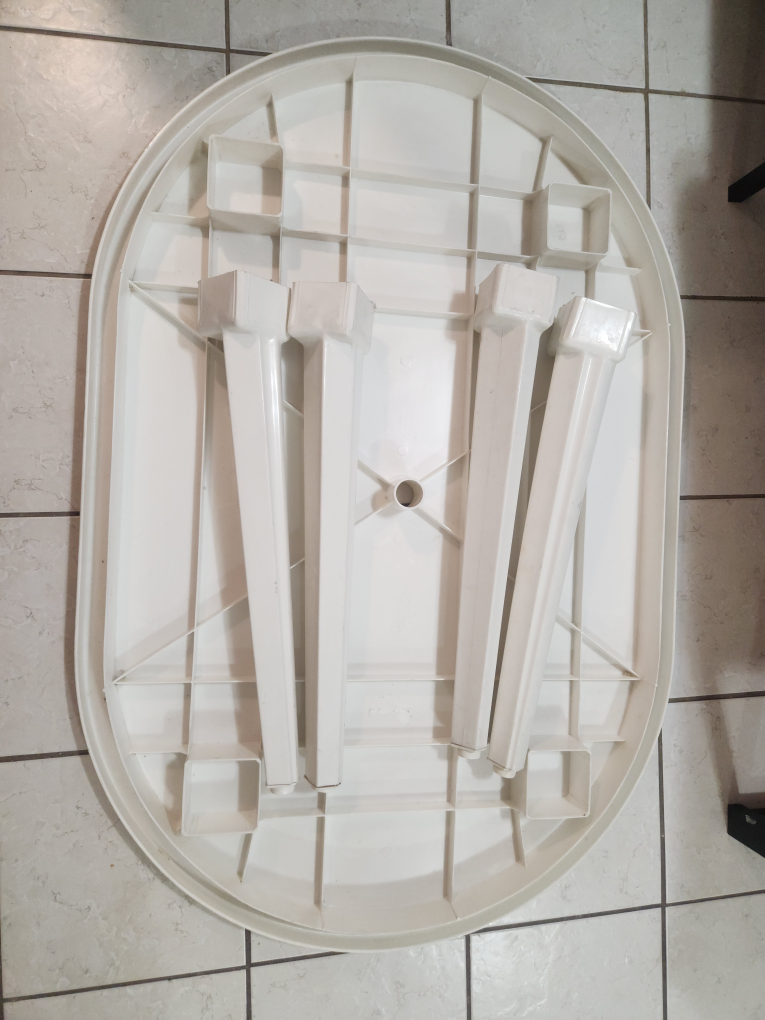 White Oval Table, plastic very sturdy - photo 3
