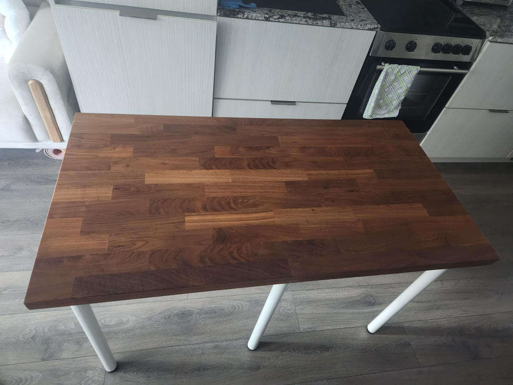 Desk - photo 2