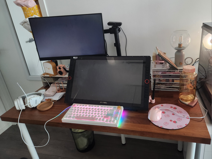 Desk - photo 4