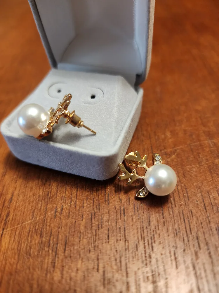 Gold Reindeer Pearl Stud Earrings image indicator(2)