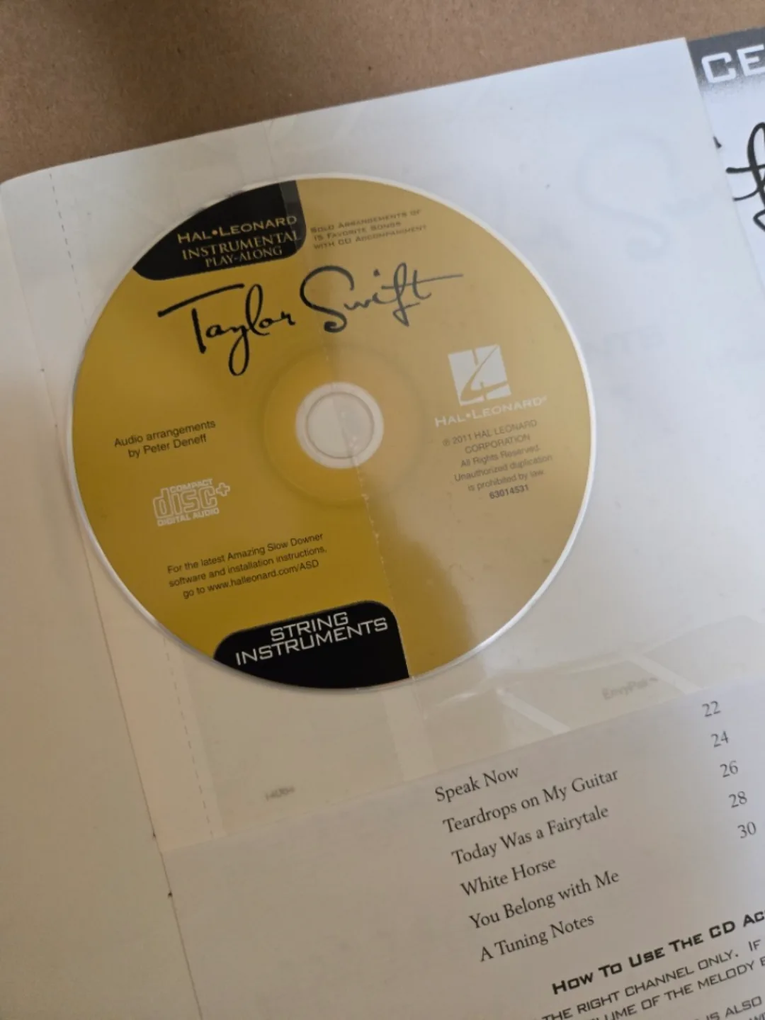 Taylor Swift Cello Play-Along Sheet music book with CD image indicator(4)