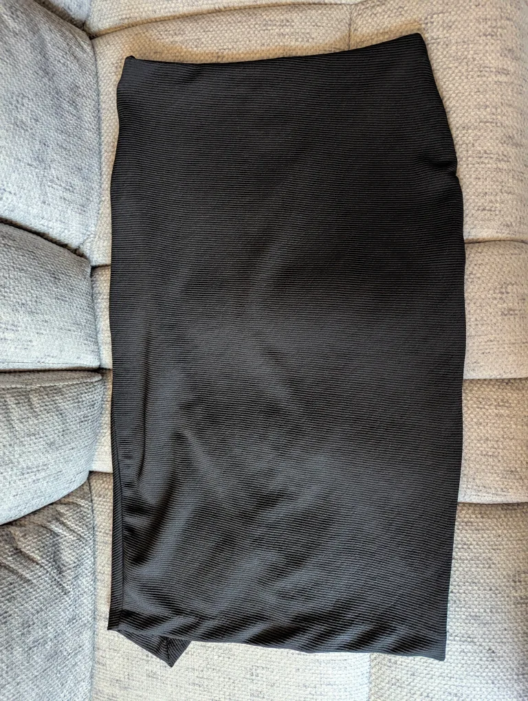 H&M - Black Pencil Skirt image indicator(2)