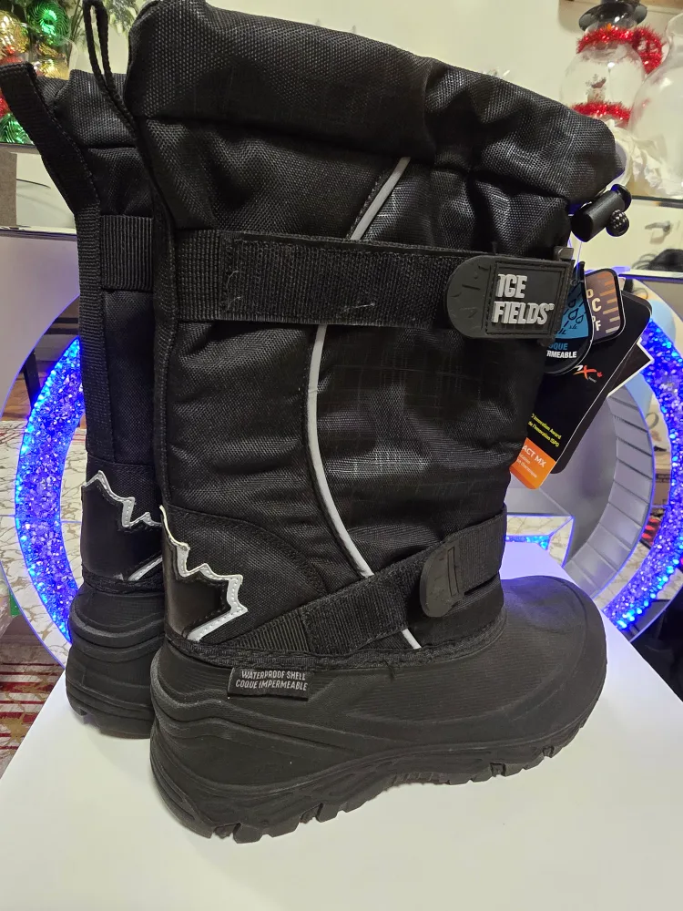 Brand new Ice Fields Winter Boots size US 6 for sale $48 image indicator(7)