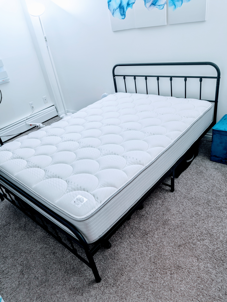 SERTA Queen bed with Mattress - photo 3