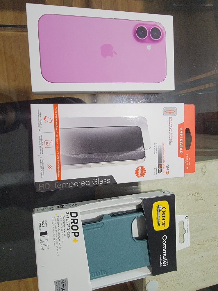 Iphone 16 (128g) sealed $1,300 with free accessories - photo 2
