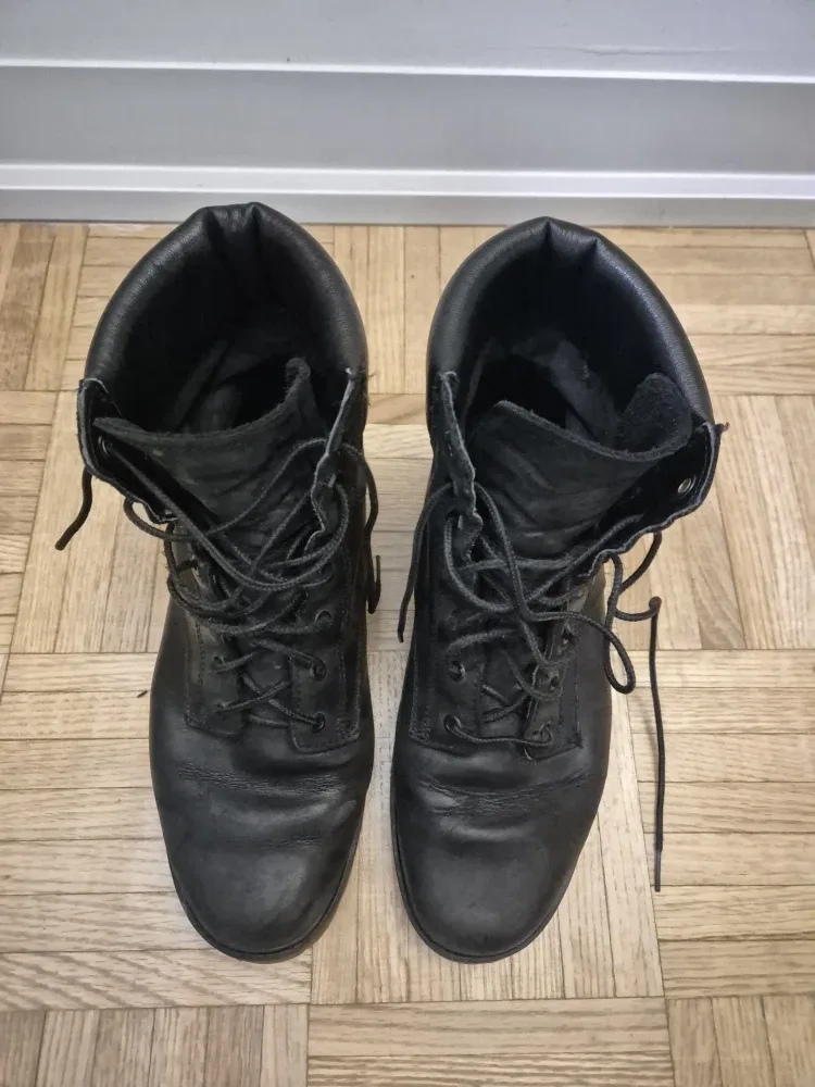 Black Timberland Boots image indicator(6)