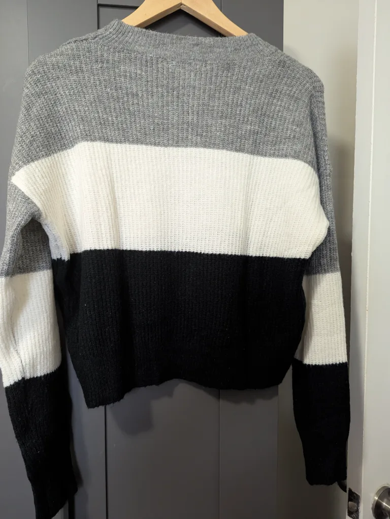 U2B Knit Crewneck Sweater image indicator(2)