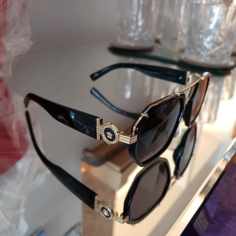 Fashion Sunglasses for sale image indicator(2)