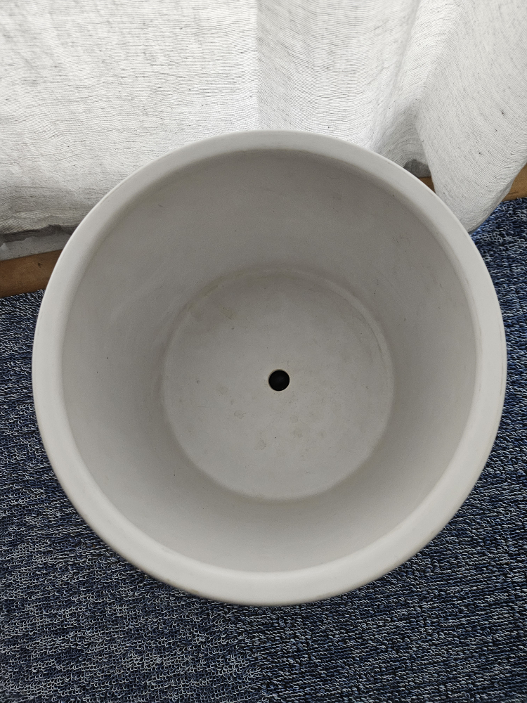 moving sale! White Ceramic Planter Pot 8"x8" - photo 3