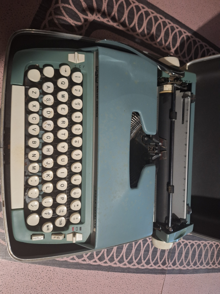 Vintage Smith Corona Electric Typewriter - photo 2