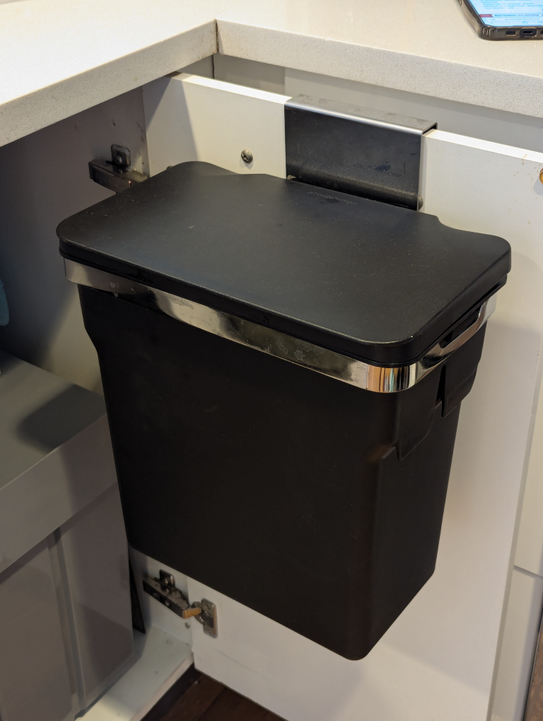 simplehuman 10 Liter / 2.6 Gallon In-Cabinet Trash Can - photo 4