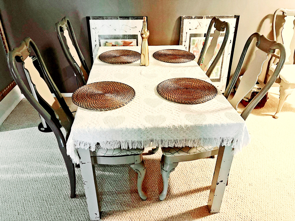 Dining table and chairs set