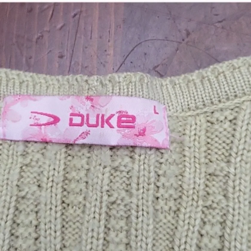 Women's knitted vest & cardigan image indicator(8)