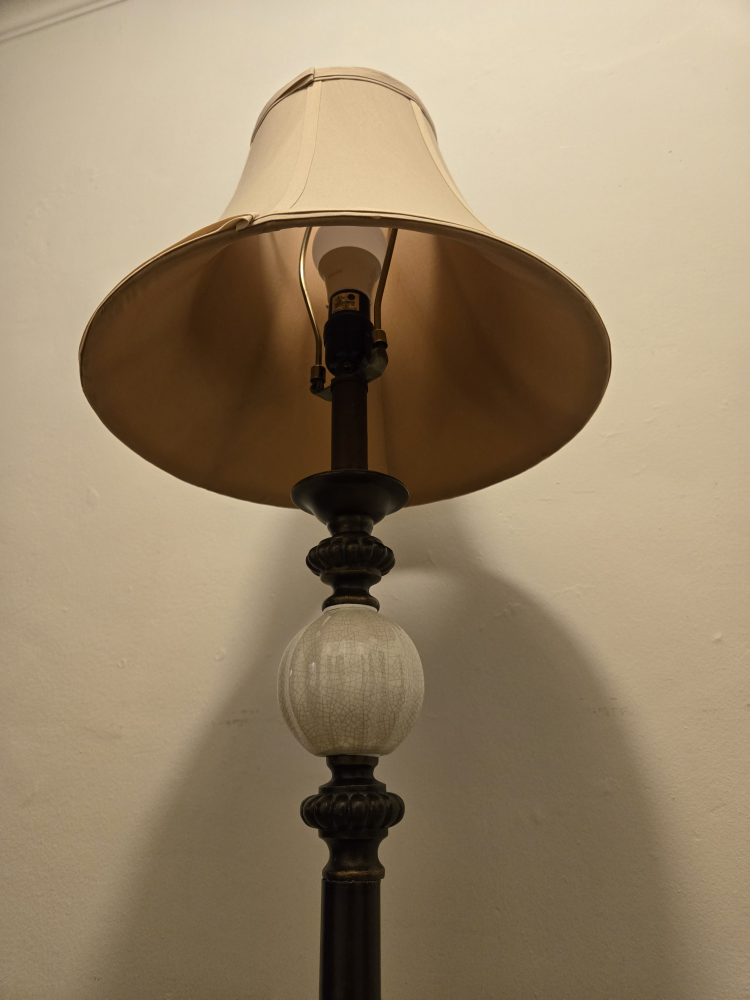 ##freecycle Standing Vintage Lamp