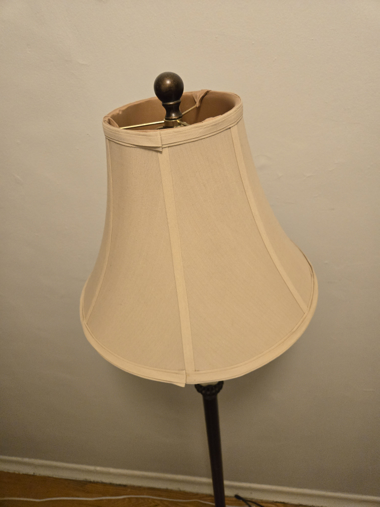 ##freecycle Standing Vintage Lamp - photo 3
