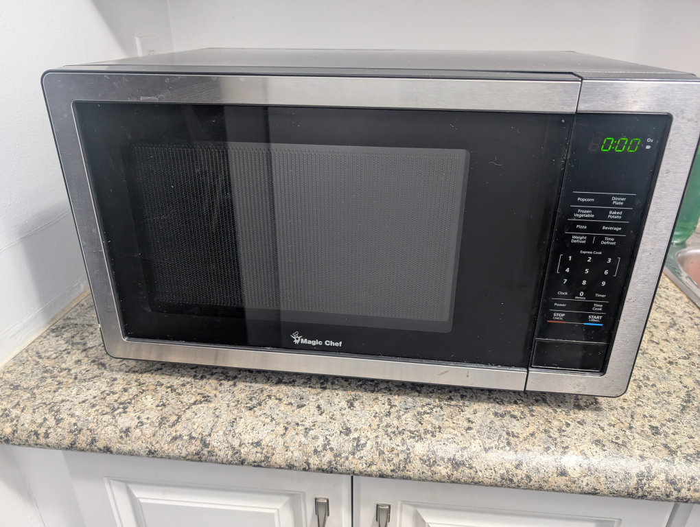 Magic Chef 1.1 Cu. Ft. Countertop Microwave Oven - photo 3