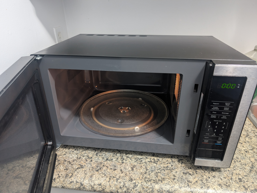 Magic Chef 1.1 Cu. Ft. Countertop Microwave Oven - photo 5