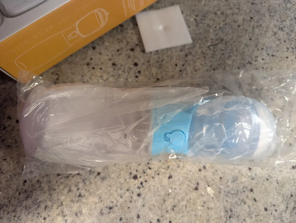 Pet Water Bottle with Food Dispenser image indicator(2)